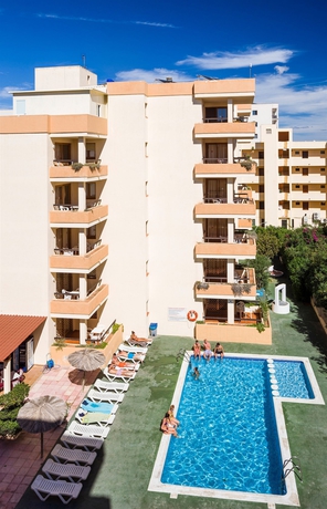 Imagen de la piscina del Apartamentos Arlanza - Adults Only. Foto 16