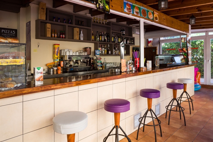 Imagen del bar/restaurante del Apartamentos Arlanza - Adults Only. Foto 6