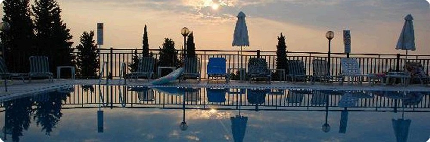 Imagen de la piscina del Apartamentos Aronis. Foto 8