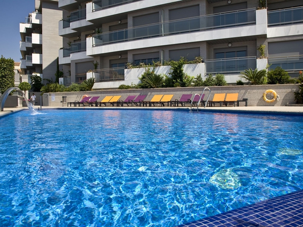 Imagen de la piscina del Apartamentos ArtPlatinum SUITES and. Foto 16