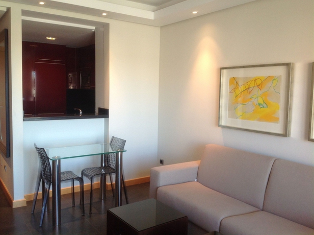 Imagen de los interiores del Apartamentos ArtPlatinum SUITES and. Foto 11