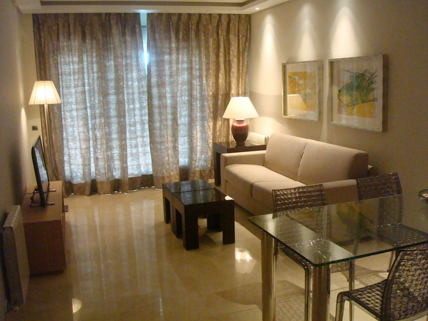 Imagen de los interiores del Apartamentos ArtPlatinum SUITES and. Foto 12