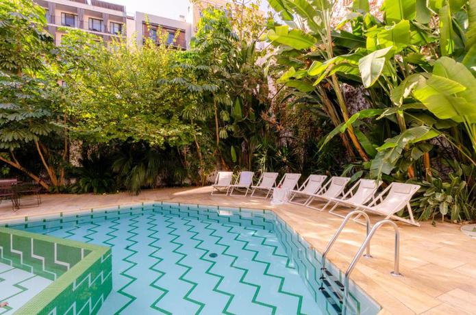 Imagen de la piscina del Apartamentos Aspasios Garden. Foto 7