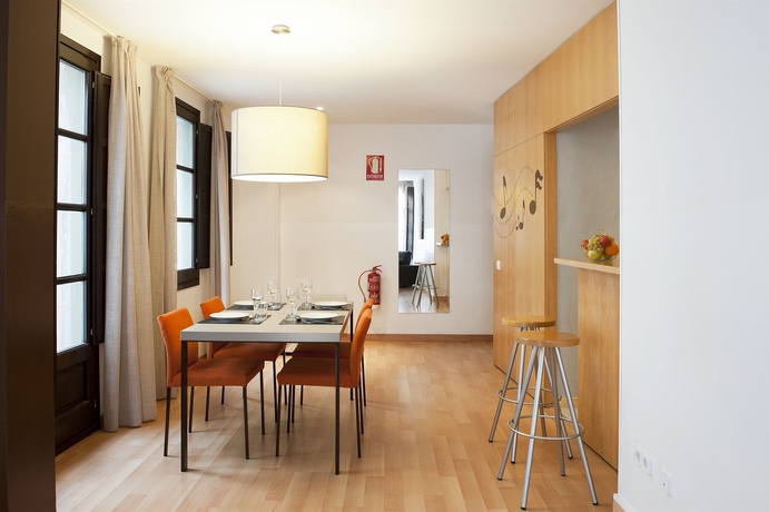 Imagen de la habitación del Apartamentos Aspasios Plaza Real Apartments. Foto 4
