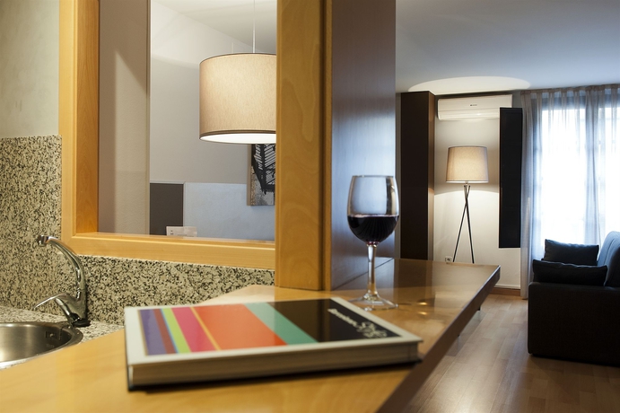 Imagen de la habitación del Apartamentos Aspasios Plaza Real Apartments. Foto 13