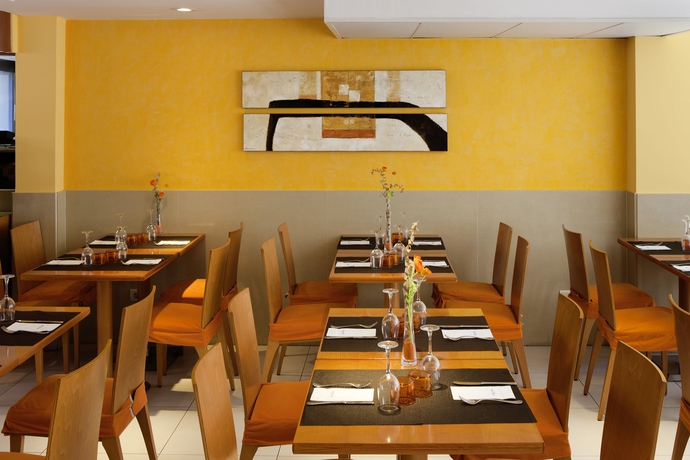 Imagen del bar/restaurante del Apartamentos Atenea Park - Suites Apartments. Foto 3