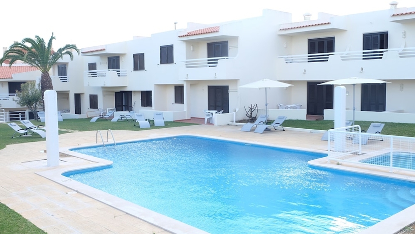 Imagen de la piscina del Apartamentos Aura Village - City Beach. Foto 13