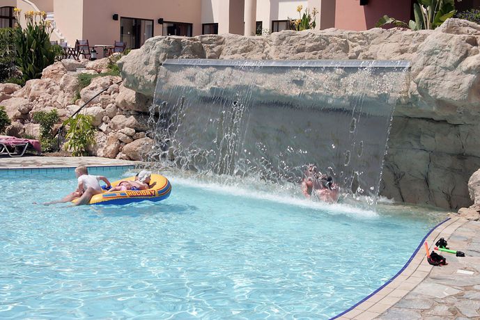 Imagen de la piscina del Apartamentos Avanti Holiday Village. Foto 11