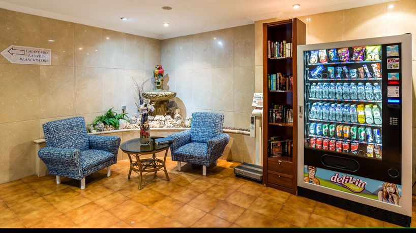 Imagen de los interiores del Apartamentos Avenida, Benidorm - Playa Levante. Foto 6