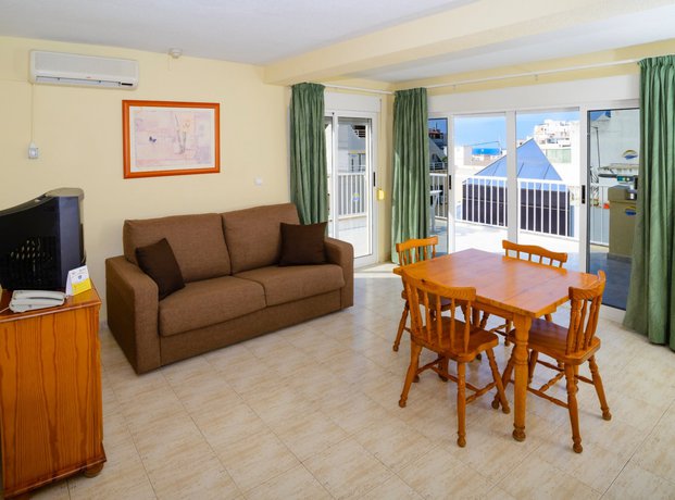 Imagen de los interiores del Apartamentos Avenida, Benidorm - Playa Levante. Foto 9