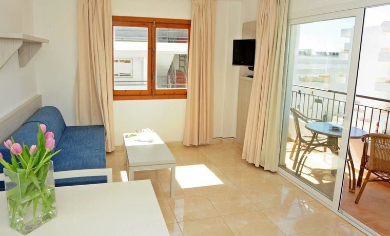 Imagen de los interiores del Apartamentos Avenida - Mc Ibiza. Foto 9