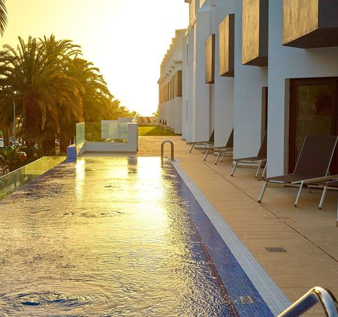 Imagen de la piscina del Apartamentos BARRANCO Chic! Apartments by ALEGRIA. Foto 28