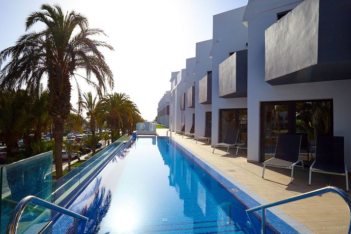 Imagen de la piscina del Apartamentos BARRANCO Chic! Apartments by ALEGRIA. Foto 31