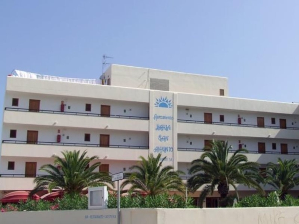 Imagen general del Apartamentos Bahia De San Antonio. Foto 6