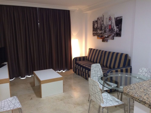 Imagen de los interiores del Apartamentos Bahia Playa. Foto 10