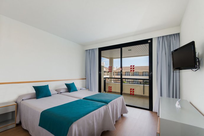 Imagen de la habitación del Apartamentos Bahia Pollensa. Foto 8
