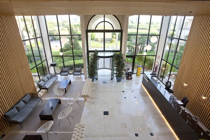 Imagen de los interiores del Apartamentos Bahia Pollensa. Foto 18