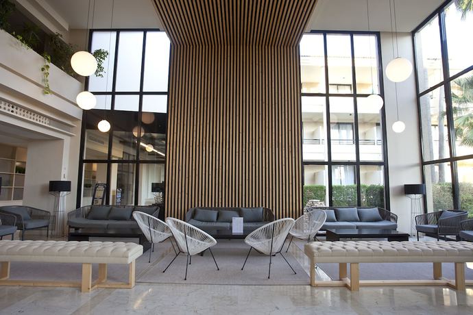 Imagen de los interiores del Apartamentos Bahia Pollensa. Foto 19