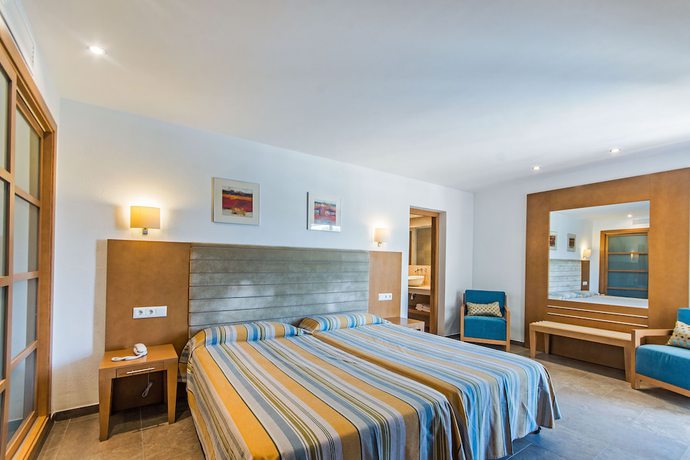 Imagen de la habitación del Apartamentos Bahia Pollensa. Foto 13