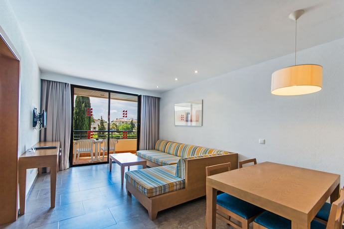 Imagen de la habitación del Apartamentos Bahia Pollensa. Foto 17