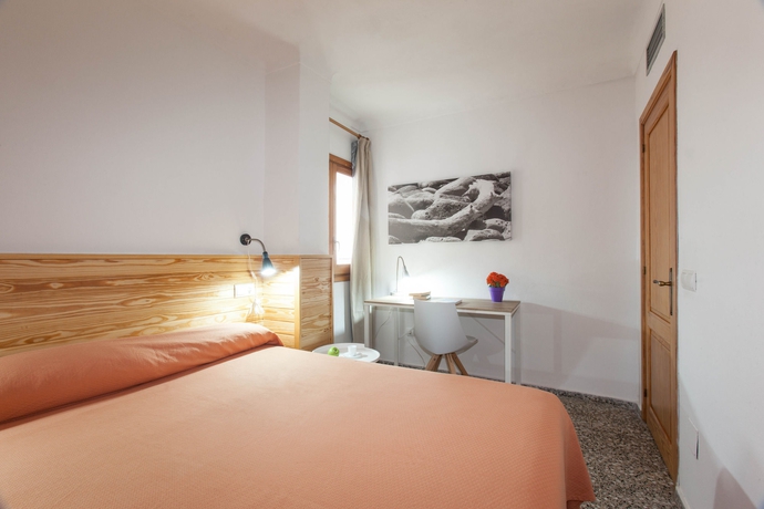 Imagen de la habitación del Apartamentos Bahia, Santa Eulalia des Riu. Foto 3