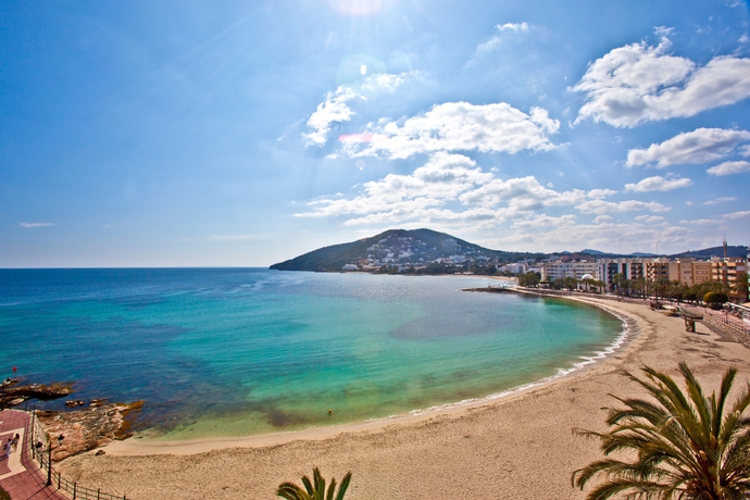 Imagen de los exteriores del Apartamentos Bahia, Santa Eulalia des Riu. Foto 9