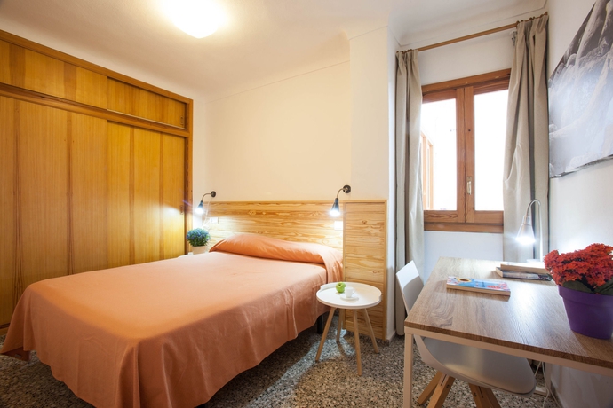 Imagen de la habitación del Apartamentos Bahia, Santa Eulalia des Riu. Foto 8