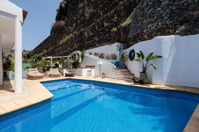 Imagen de la piscina del Apartamentos Bahía Luxury. Foto 12