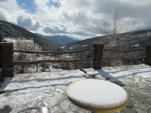 Imagen de los exteriores del Apartamentos Balcón Del Cielo, La Alpujarra. Foto 17
