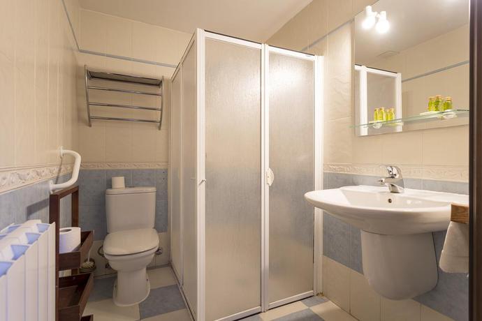 Imagen de los interiores del Apartamentos Balcon del Pirineo Rural Ordesa. Foto 13
