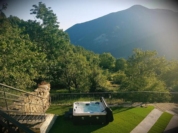 Imagen de los exteriores del Apartamentos Balcon del Pirineo Rural Ordesa. Foto 8