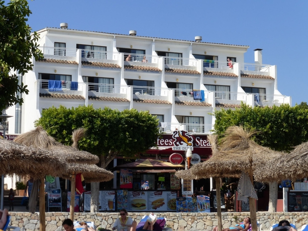 Imagen de los interiores del Apartamentos Balear Beach. Foto 15