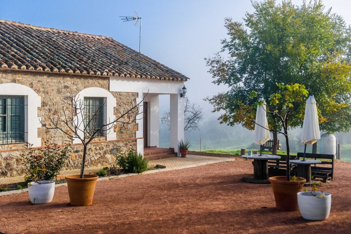 Imagen de los exteriores del Apartamentos Balneario Aguas Villaharta. Foto 10