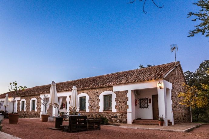 Imagen de los exteriores del Apartamentos Balneario Aguas Villaharta. Foto 12