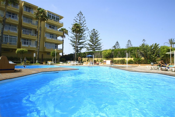 Imagen de la piscina del Apartamentos Barbados. Foto 10