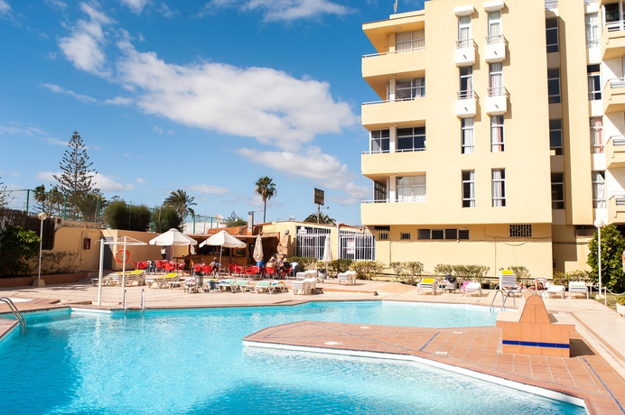 Imagen de la piscina del Apartamentos Barbados. Foto 11