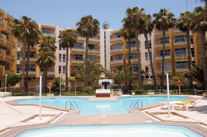 Imagen de la piscina del Apartamentos Barbados. Foto 13