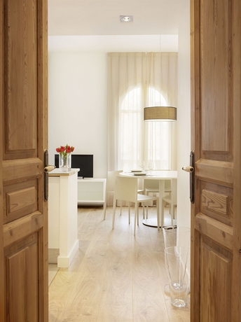 Imagen de los interiores del Apartamentos Barcelona Viladomat. Foto 13