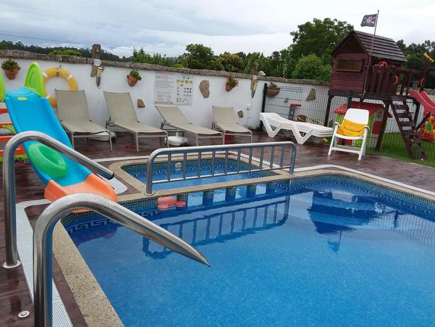 Imagen de la piscina del Apartamentos Barrosa. Foto 12