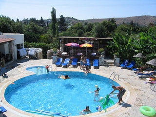Imagen de la piscina del Apartamentos Basri. Foto 4
