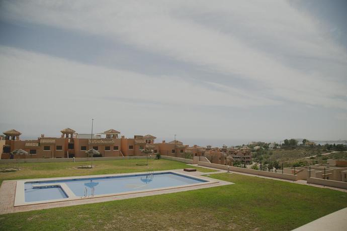 Imagen de la piscina del Apartamentos Be Free Isla Plana. Foto 6