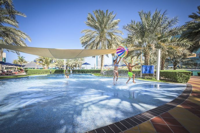 Imagen de la piscina del Apartamentos Beach Rotana - All Suites. Foto 17