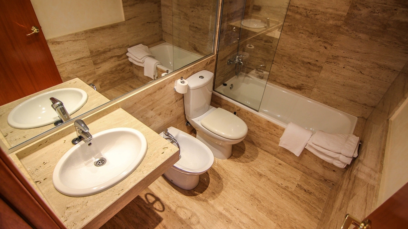 Imagen de la habitación del Apartamentos Beachfront Apartment with Pool and Garden S Abanell Blanes. Foto 2