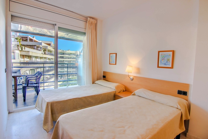 Imagen de la habitación del Apartamentos Beachfront Apartment with Pool and Garden S Abanell Blanes. Foto 3