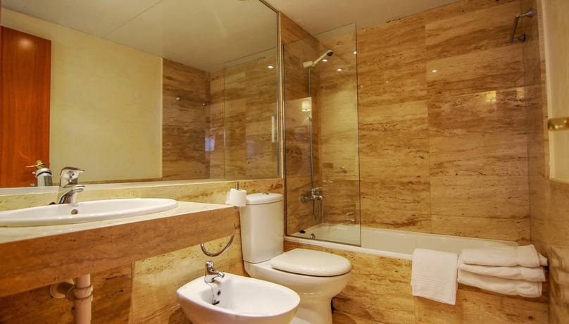 Imagen de la habitación del Apartamentos Beachfront Apartment with Pool and Garden S Abanell Blanes. Foto 10