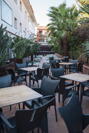 Imagen del bar/restaurante del Apartamentos Beatrix 2000 - Caliu Apartments. Foto 2