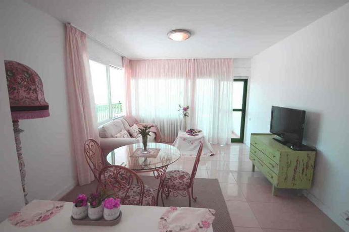 Imagen de los interiores del Apartamentos Bellimar. Foto 13
