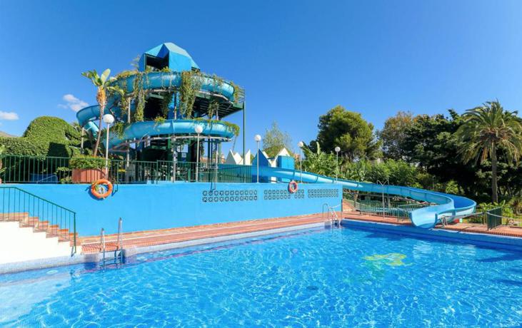 Imagen de la piscina del Apartamentos Benal Beach Group. Foto 9