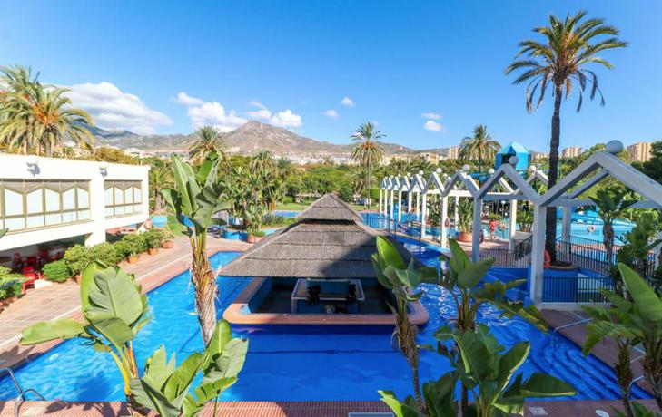 Imagen de la piscina del Apartamentos Benal Beach Group. Foto 11