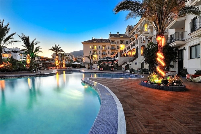Imagen de la piscina del Apartamentos Benalmádena Palace - Hotel Spa and Apartments. Foto 13